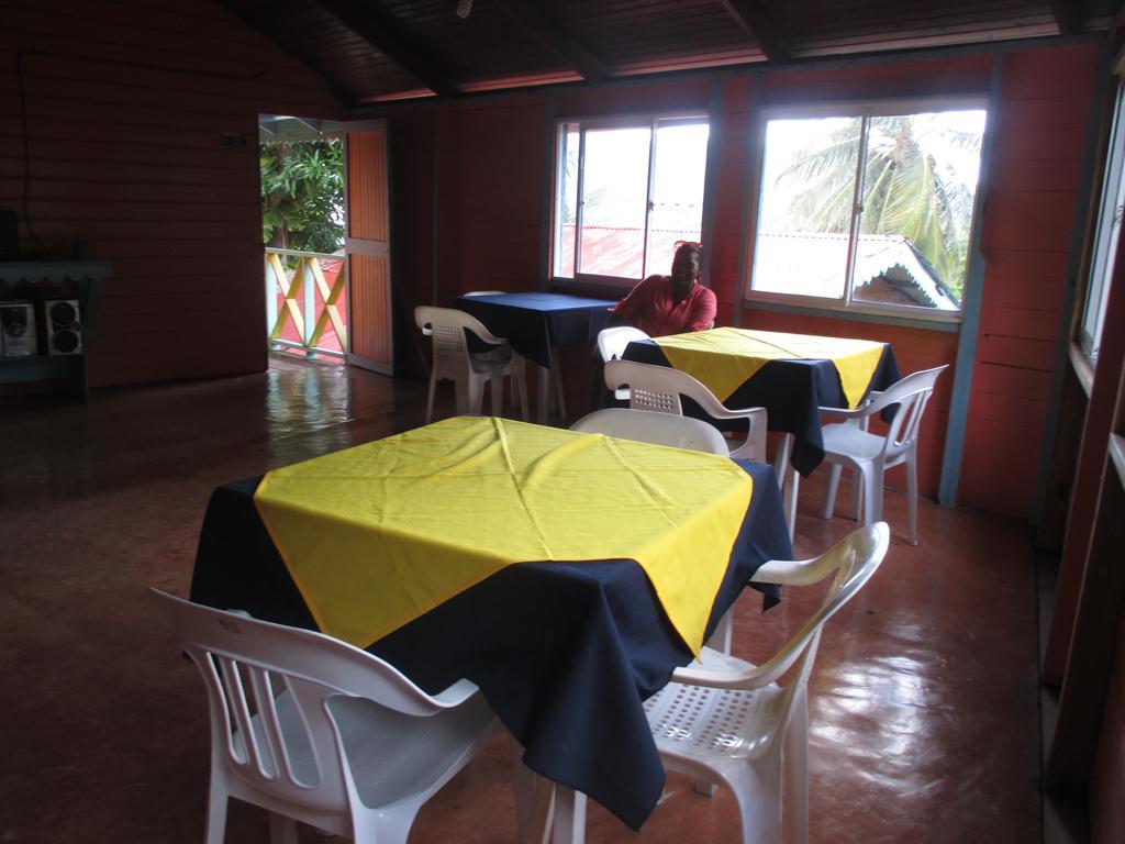 Hotel Flemming Tree Providencia Island Zewnętrze zdjęcie
